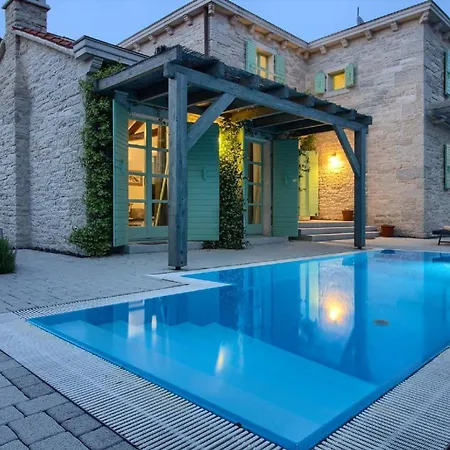 Mit Privatpool Fuer 8 Personen Ca 140 Qm In Liznjan, Istrien Suedkueste Von Istrien Holiday home Liznjan