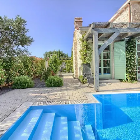 Mit Privatpool Fuer 8 Personen Ca 140 Qm In Liznjan, Istrien Suedkueste Von Istrien Holiday home Liznjan