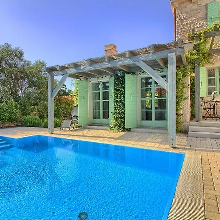 Mit Privatpool Fuer 8 Personen Ca 140 Qm In Liznjan, Istrien Suedkueste Von Istrien *