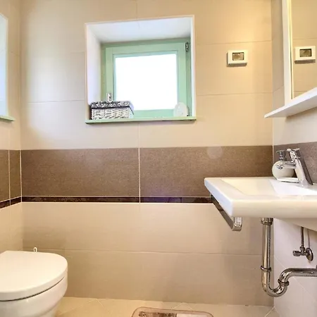 Mit Privatpool Fuer 8 Personen Ca 140 Qm In Liznjan, Istrien Suedkueste Von Istrien Holiday home *