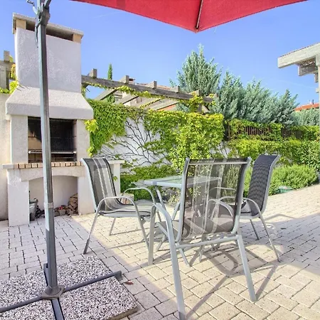 Mit Privatpool Fuer 8 Personen Ca 140 Qm In Liznjan, Istrien Suedkueste Von Istrien *
