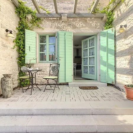 Mit Privatpool Fuer 8 Personen Ca 140 Qm In Liznjan, Istrien Suedkueste Von Istrien Holiday home *